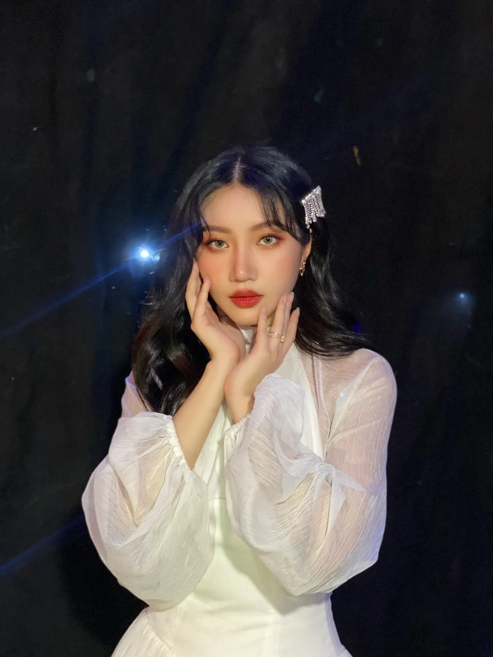 Nhiều người vẫn thắc mắc ca sĩ Orange là ai