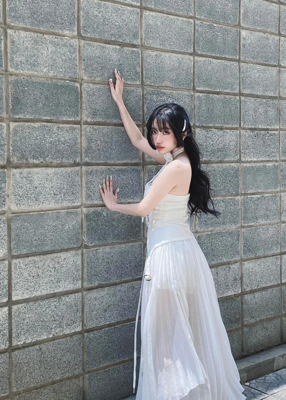 Sân khấu gây sốt của ca sĩ mặt nạ Orange