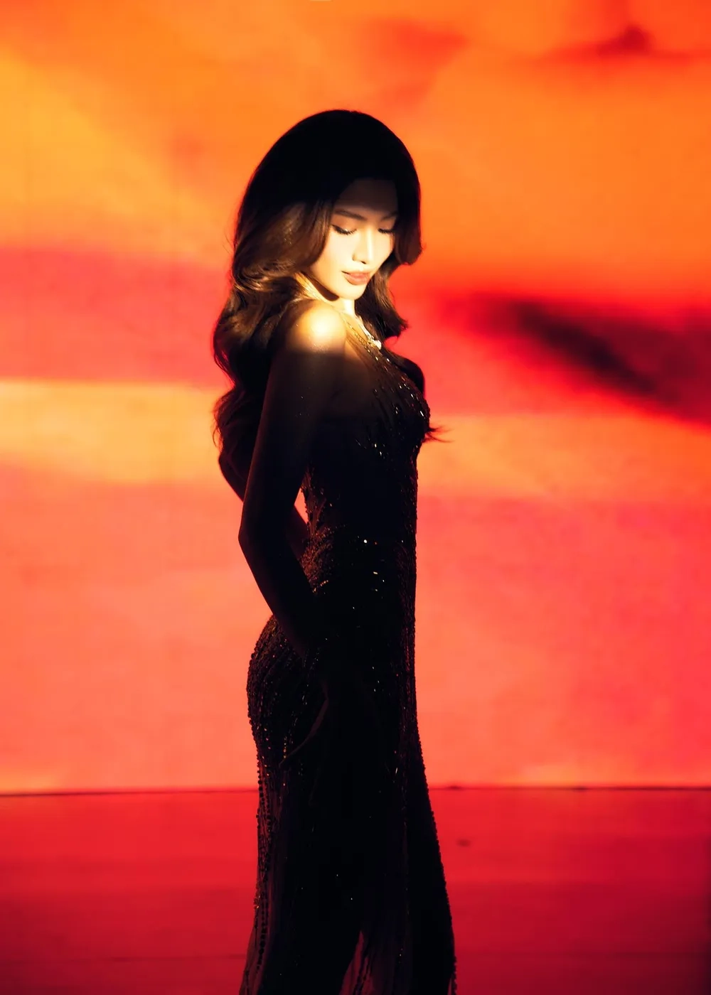 Khả năng ngoại ngữ ấn tượng Chế Nguyễn Quỳnh Châu nói tiếng Anh