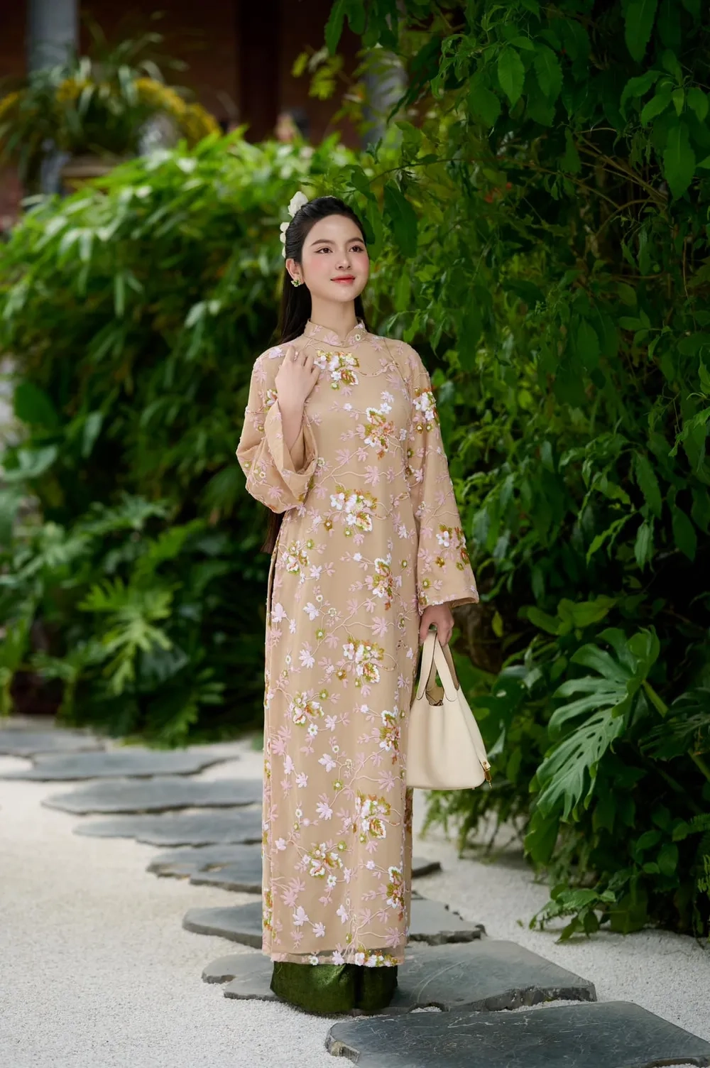 Thu nhập chính đến từ Chu Thanh Huyền bán hàng online