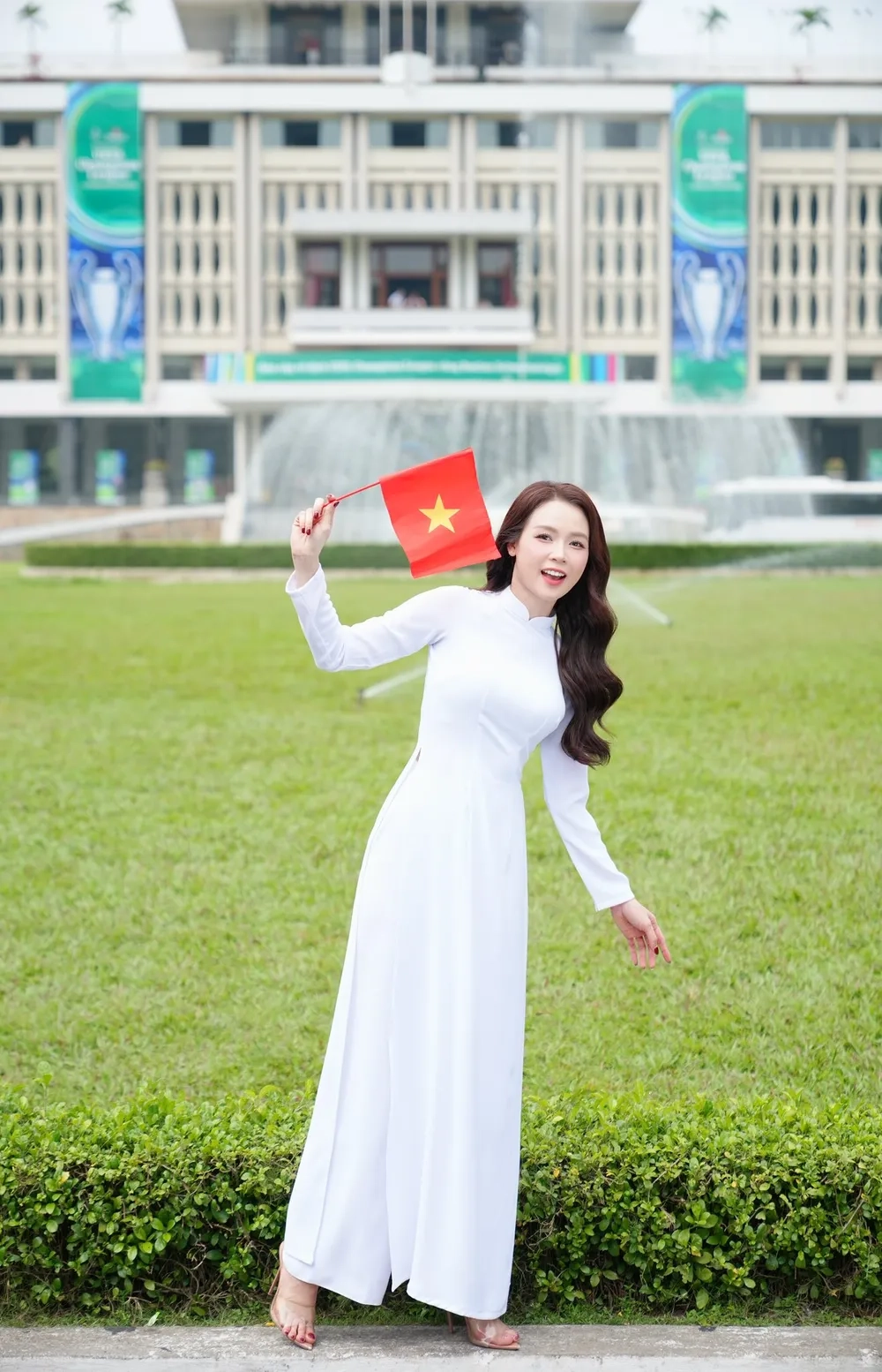 Dân mạng xôn xao vì diễn viên Sam sinh con