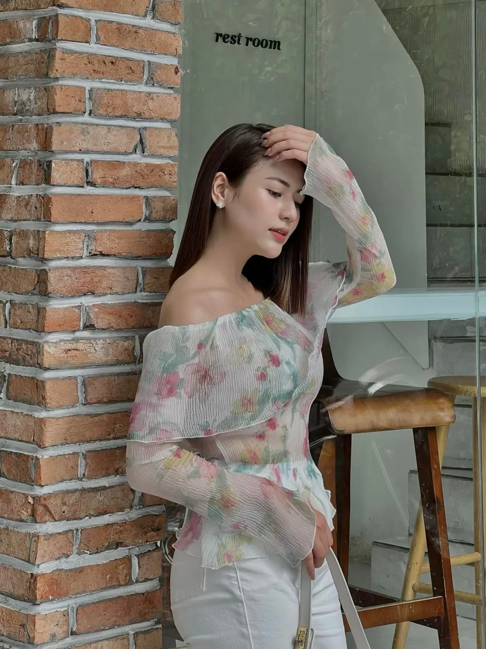 Nhan sắc gây thương nhớ của nữ diễn viên Việt Hoa