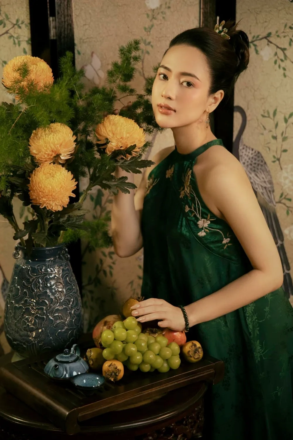 Visual cuốn hút trong loạt ảnh diễn viên Việt Hoa