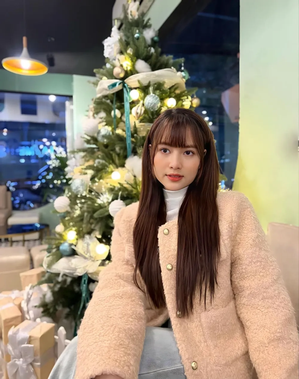 Bạn có đoán đúng diễn viên Việt Hoa cao bao nhiêu