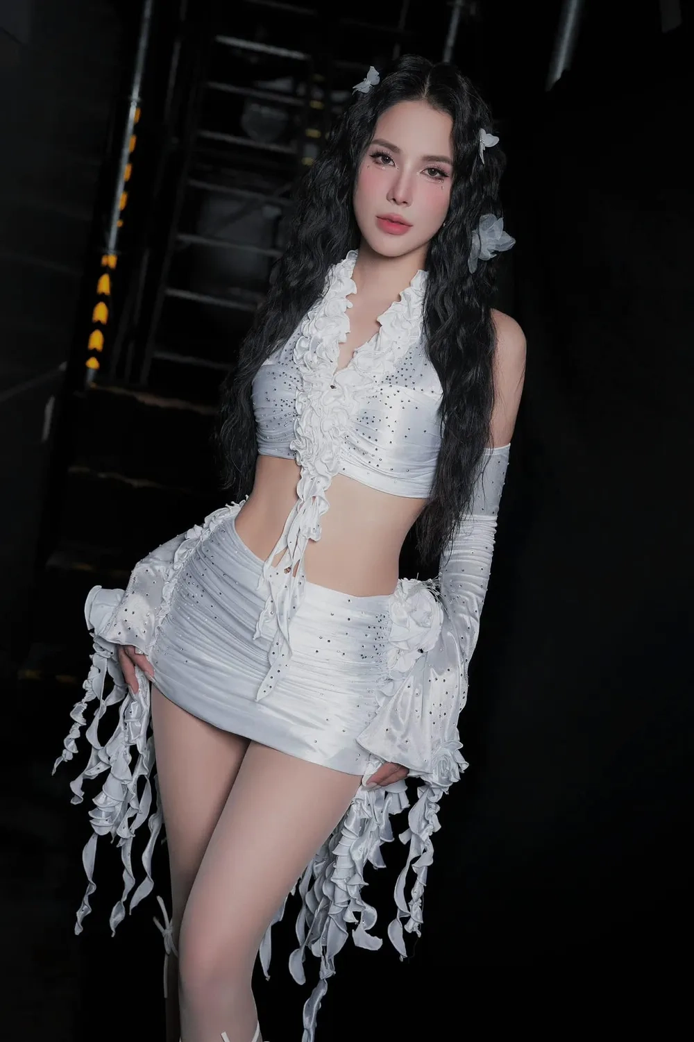 Vẻ đẹp hình thể ấn tượng Diệp Lâm Anh body