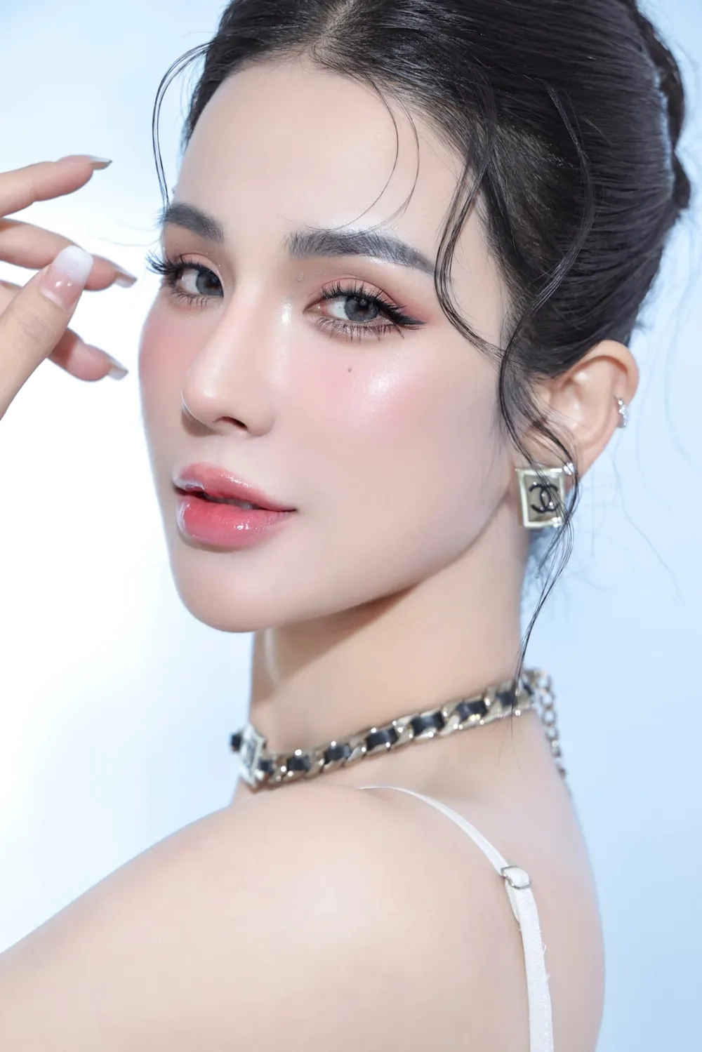 Sự nghiệp gắn liền với Diệp Lâm Anh dance