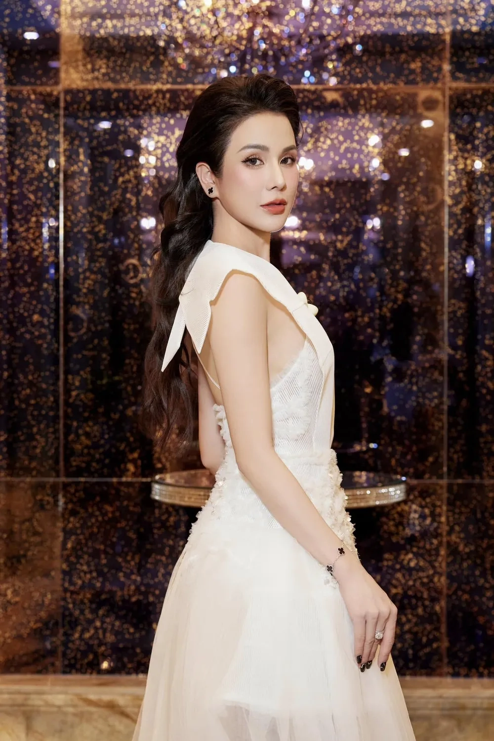 Cô nàng theo đuổi phong cách Diệp Lâm Anh hiphop