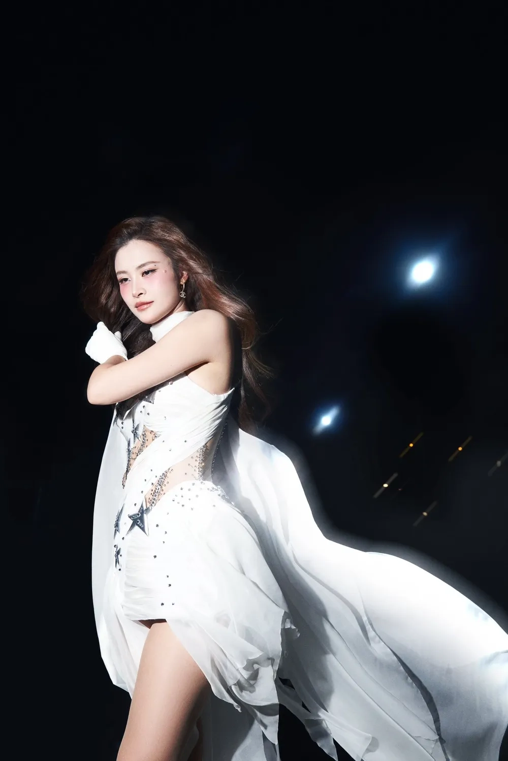 Sự thật về chiều cao của Đông Nhi chiều cao