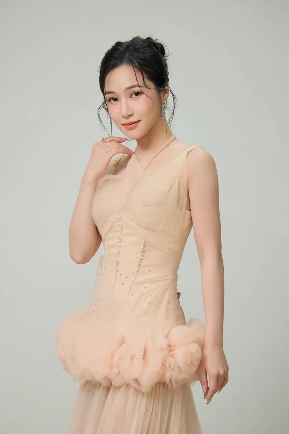 Thông tin đầy đủ về Hương Tràm là ai