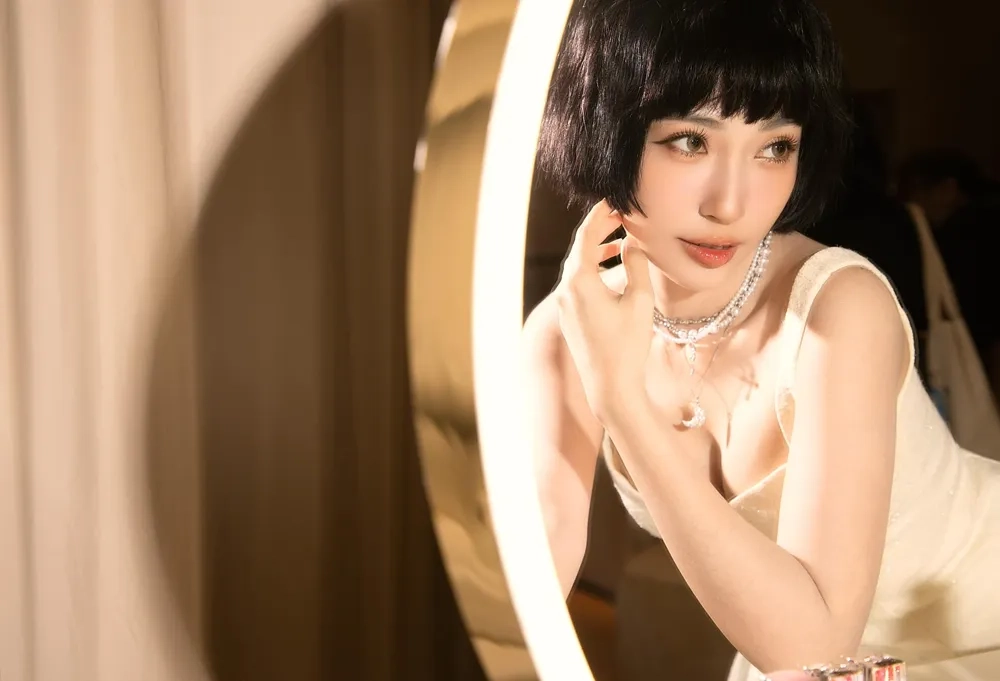 Theo dõi ngay Khổng Tú Quỳnh Instagram