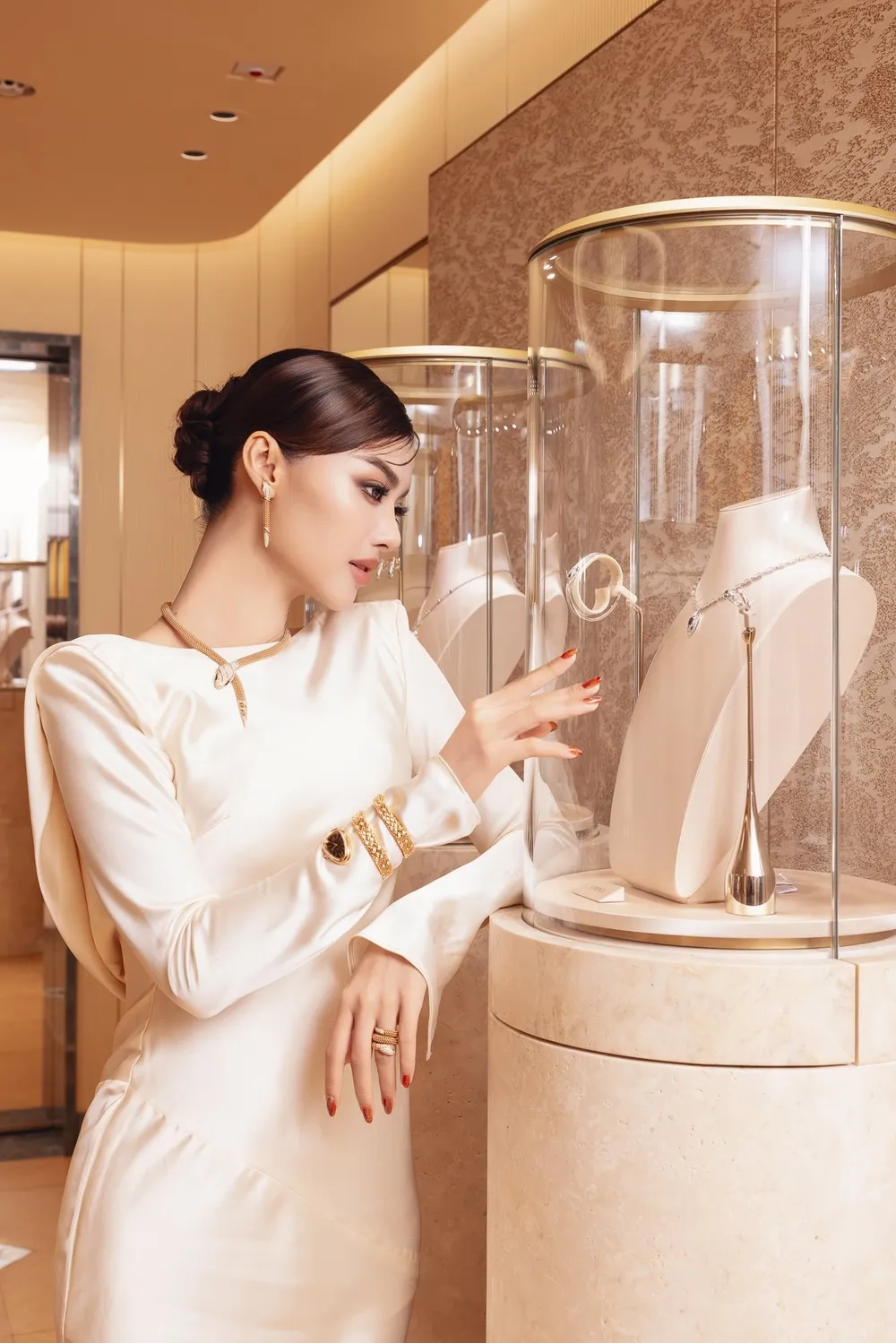 Ghi dấu tại cuộc thi Lona Kiều Loan Miss Grand