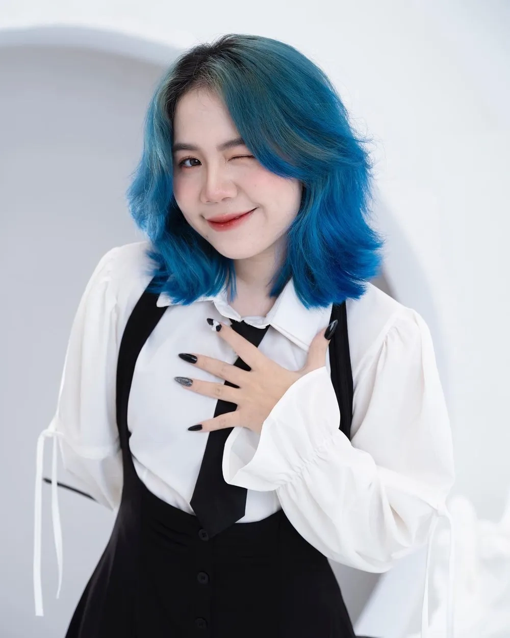 Cùng bé yêu mở chị Mèo Simmy ngay nhé