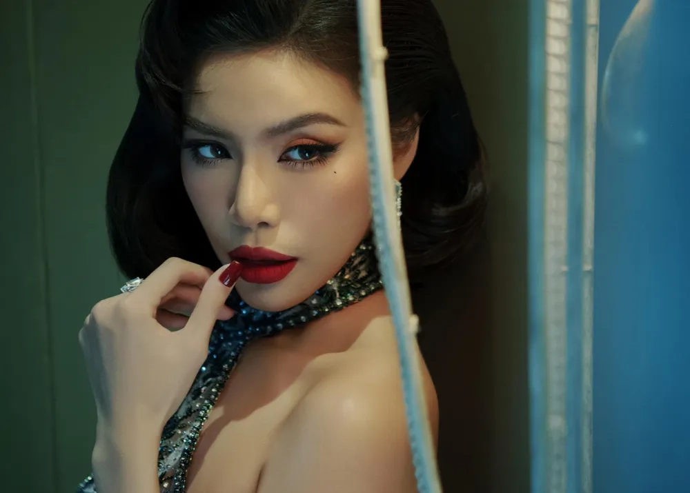 Visual cực gắt của Hoa hậu Minh Tú