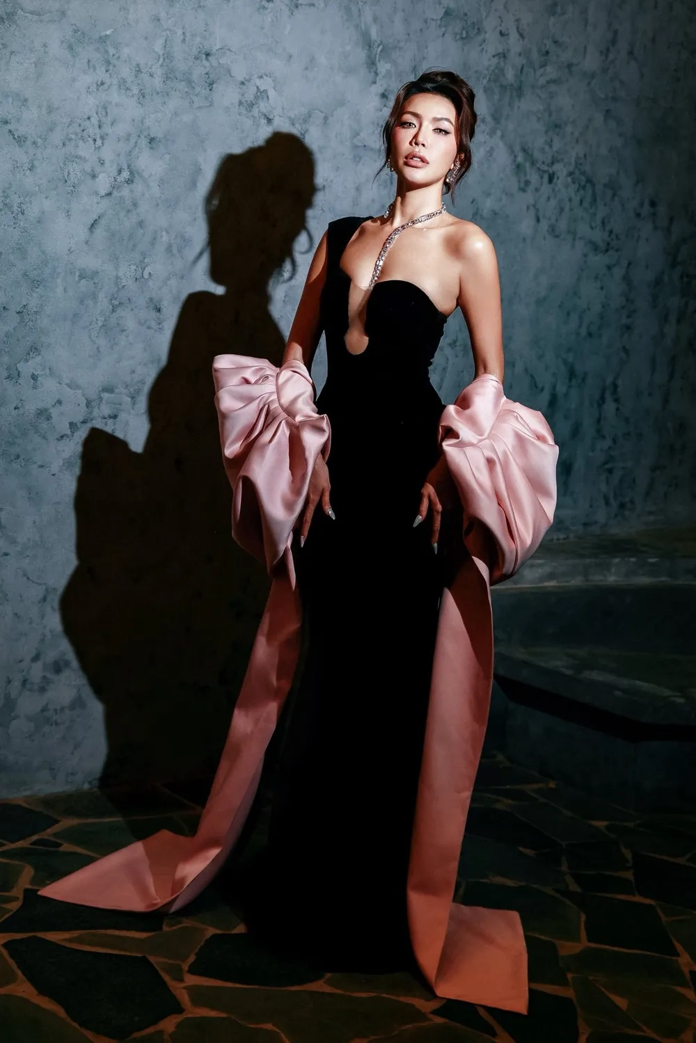 Khám phá thế giới riêng của Minh Tú Podcast