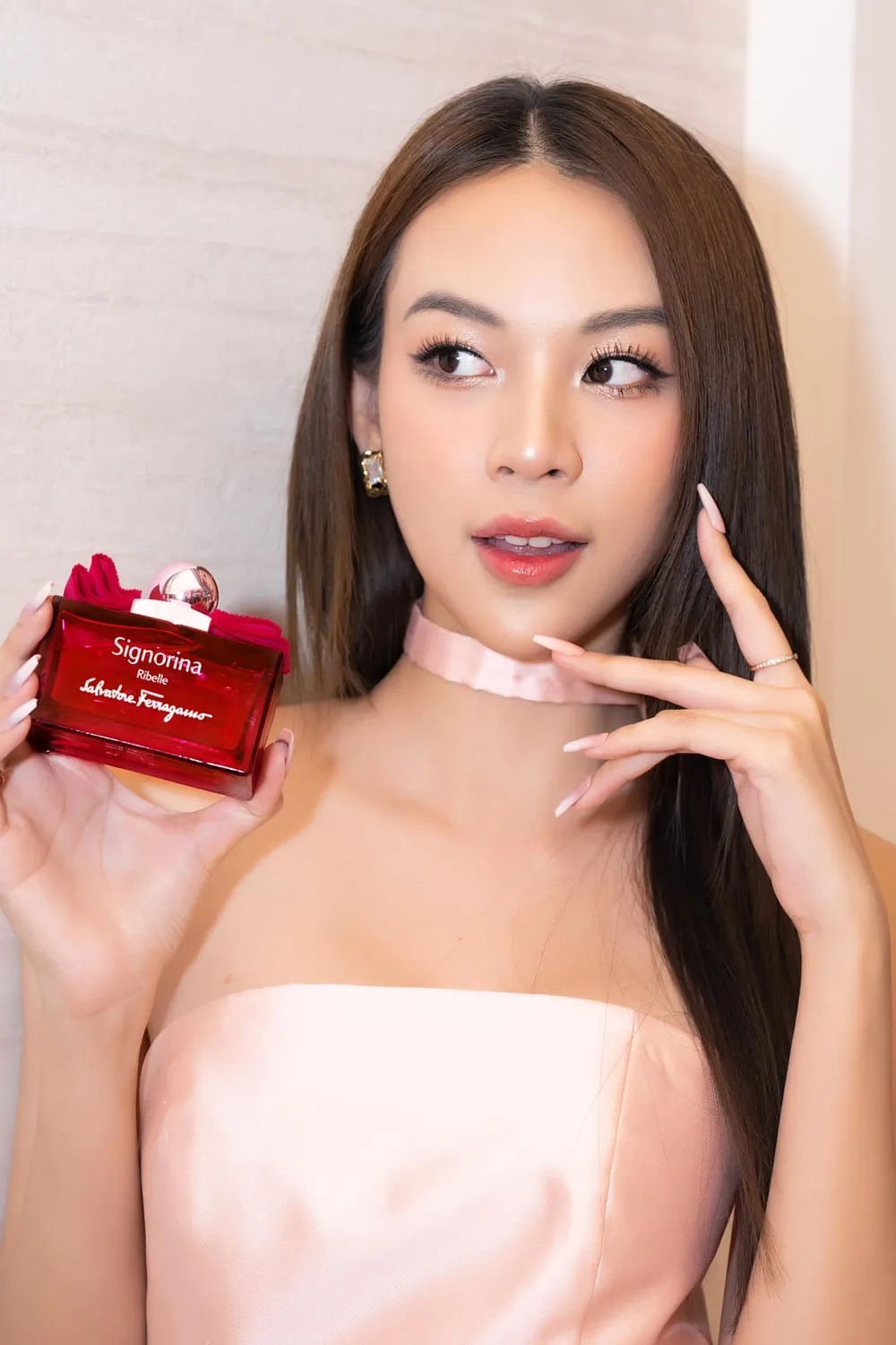 Giai điệu đầy tâm trạng trong Phí Phương Anh Buồn không thể buông