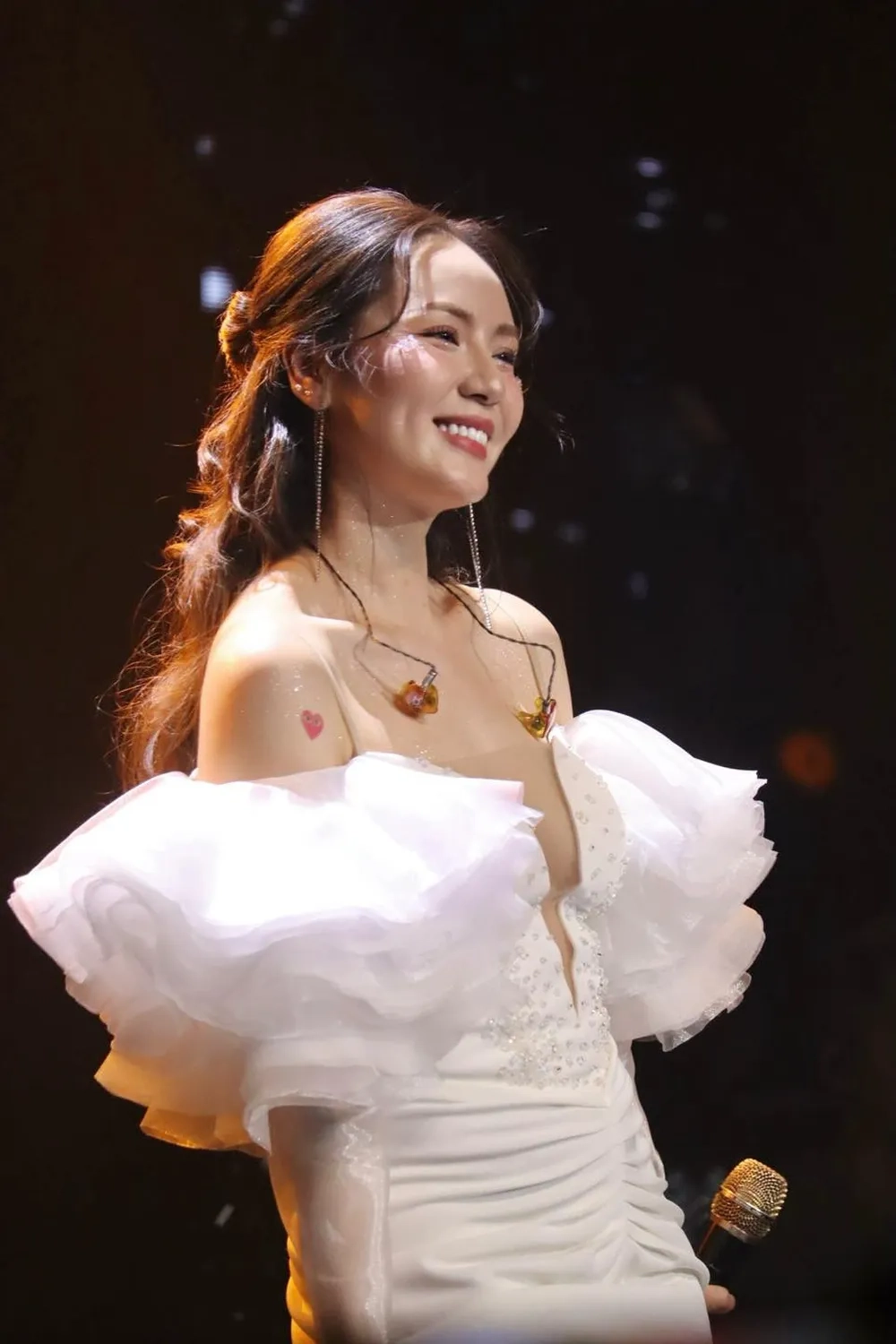 Kênh chính thức cập nhật từ Phương Linh Instagram