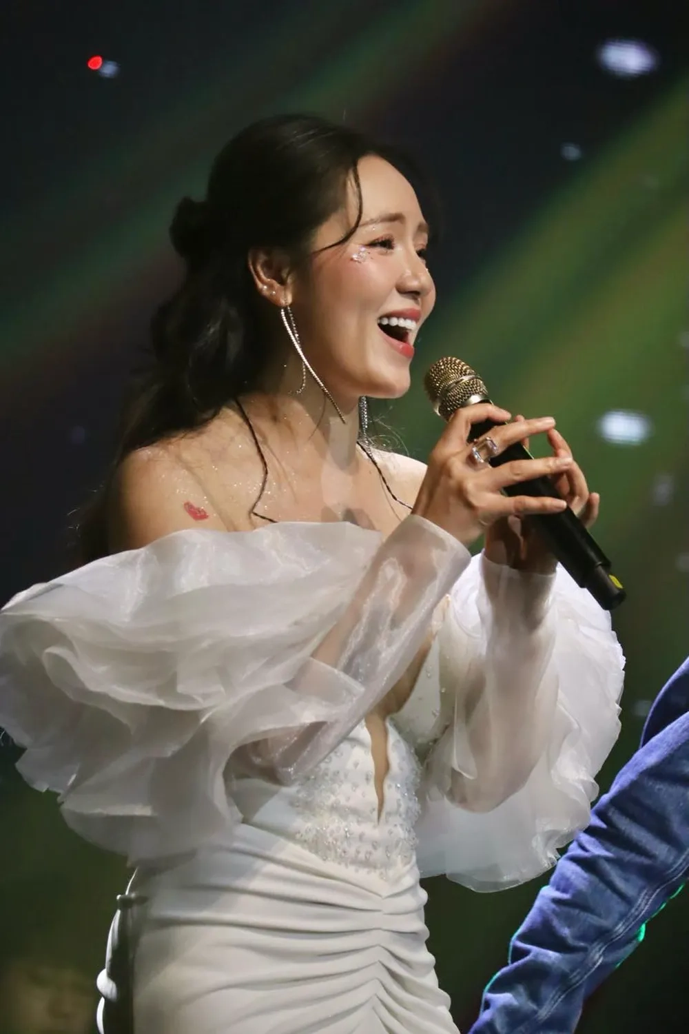 Theo dõi kênh nhạc Phương Linh Official