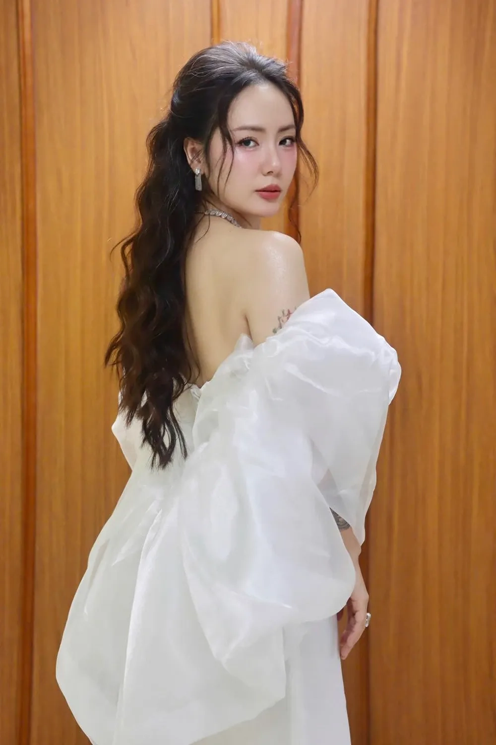 Sân khấu bùng nổ cảm xúc với Phương Linh live