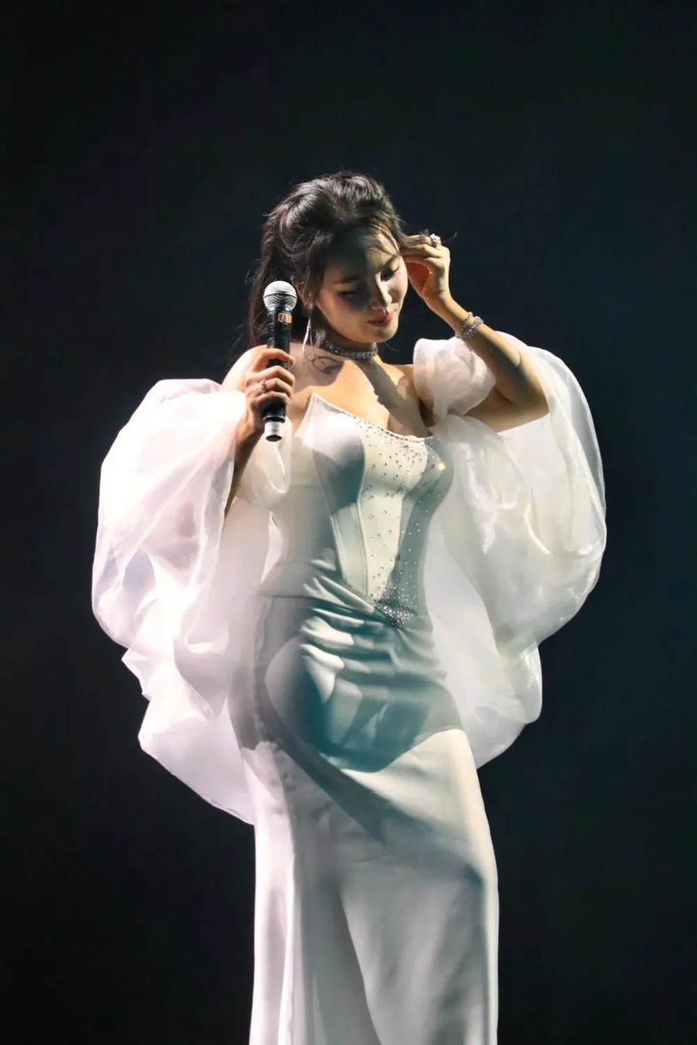 Trổ tài ca hát cực vui với karaoke Phương Linh