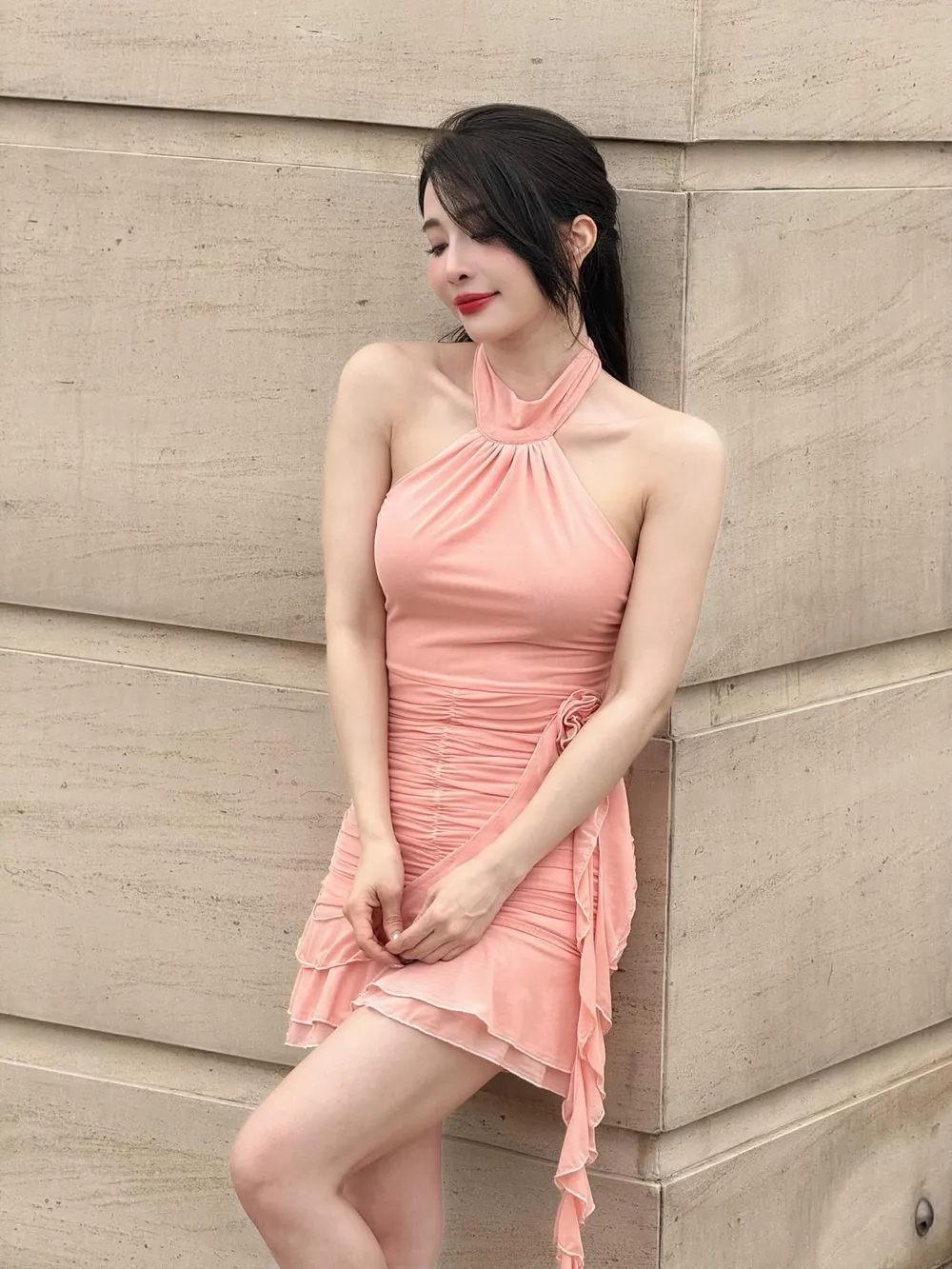 Bất ngờ với Quỳnh Nga chiều cao thật ngoài đời