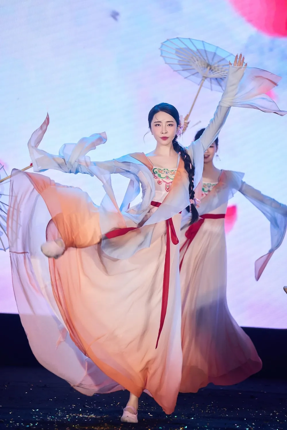 Nhiều người tò mò Quỳnh Nga là ai trước khi nổi tiếng