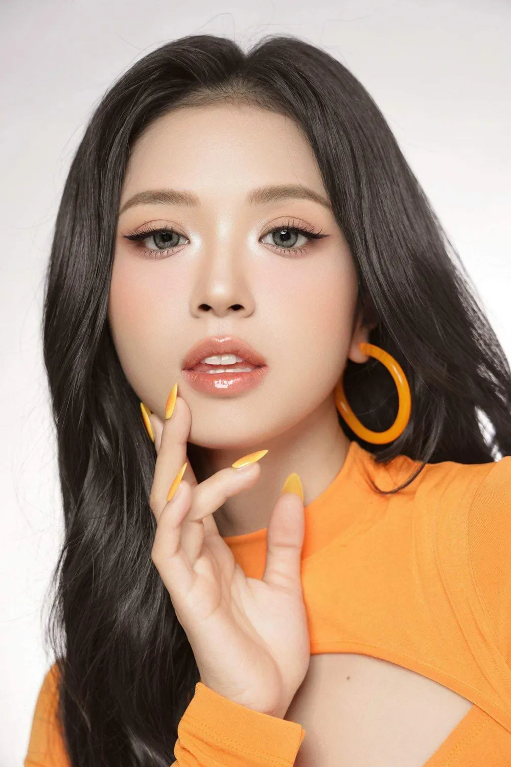 Tin đồn về Suni Hạ Linh phẫu thuật thẩm mỹ gây xôn xao