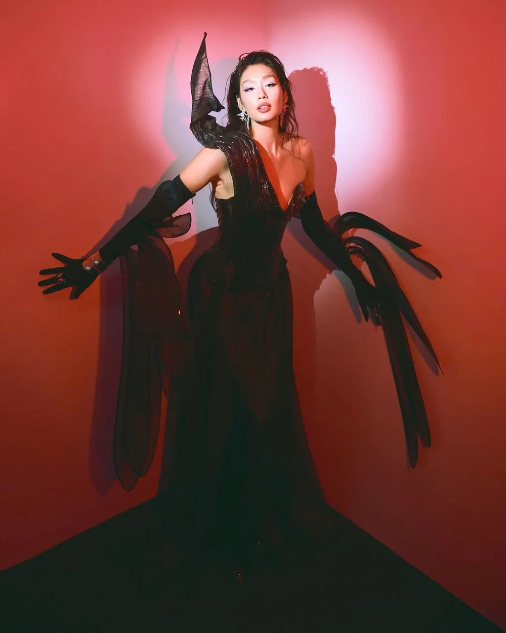 >>> Xem thêm: Tổng hợp ảnh Việt Phương Thoa đẹp hút mắt người xem