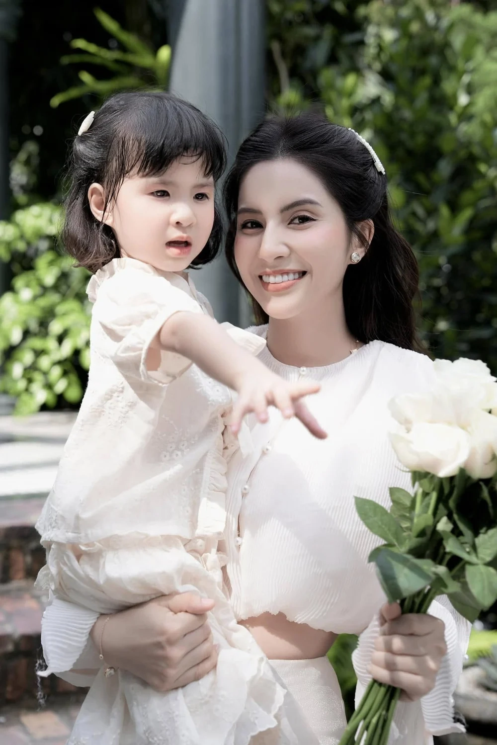 Nét đáng yêu từ cặp đôi bé Sol và Thiên An