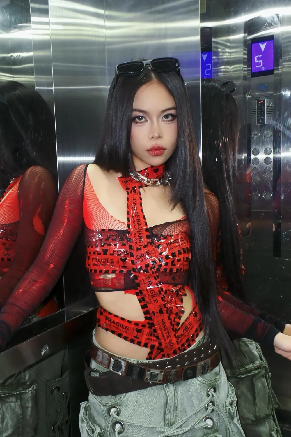 Cảm xúc lắng đọng qua lời bài hát Tlinh tình yêu có nghĩa là gì