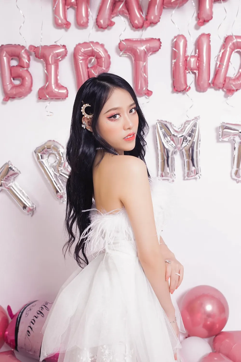 Cư dân mạng tìm kiếm Trà Đặng bao nhiêu tuổi