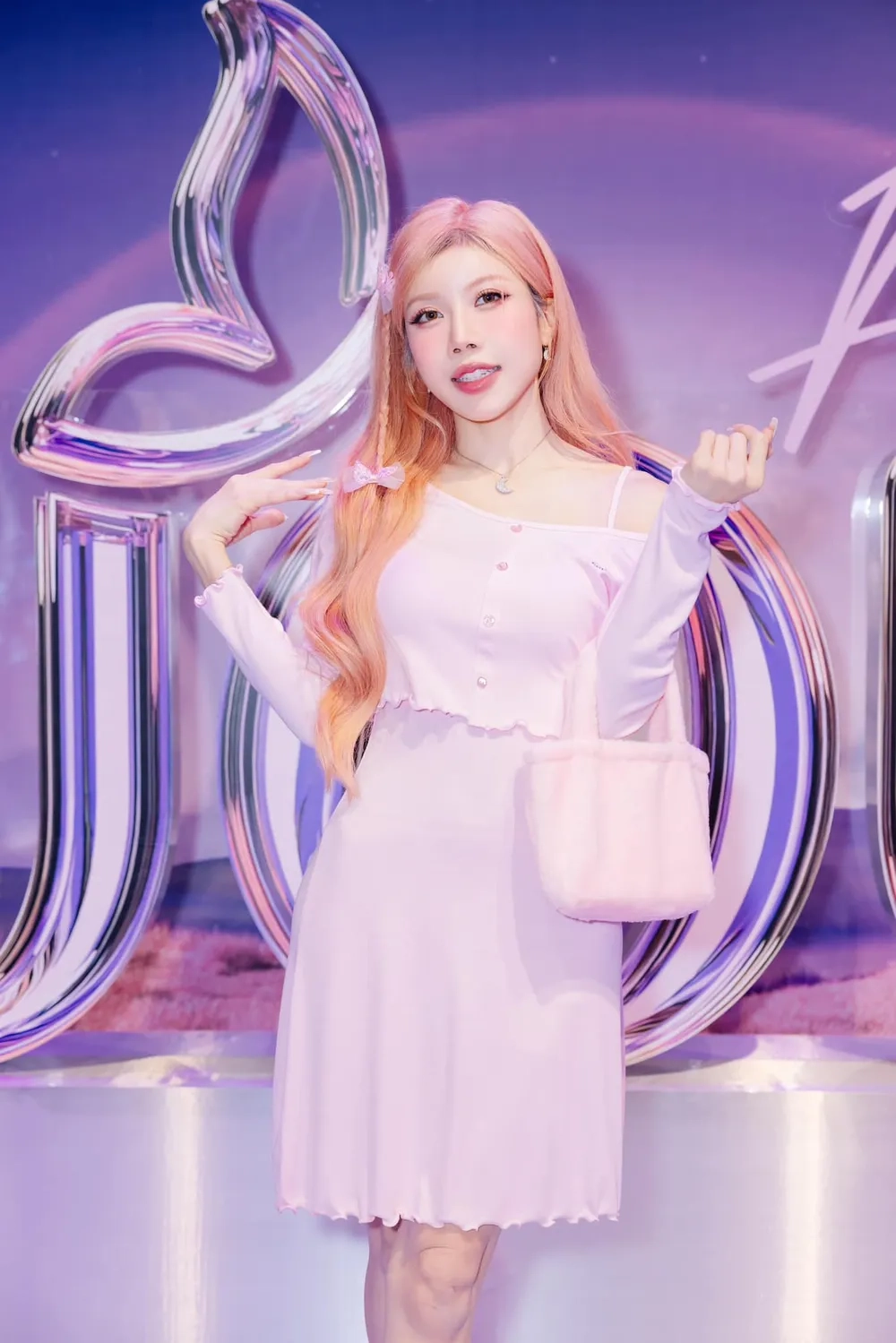 Đường nét gợi cảm trong Đường cong Trang Pháp