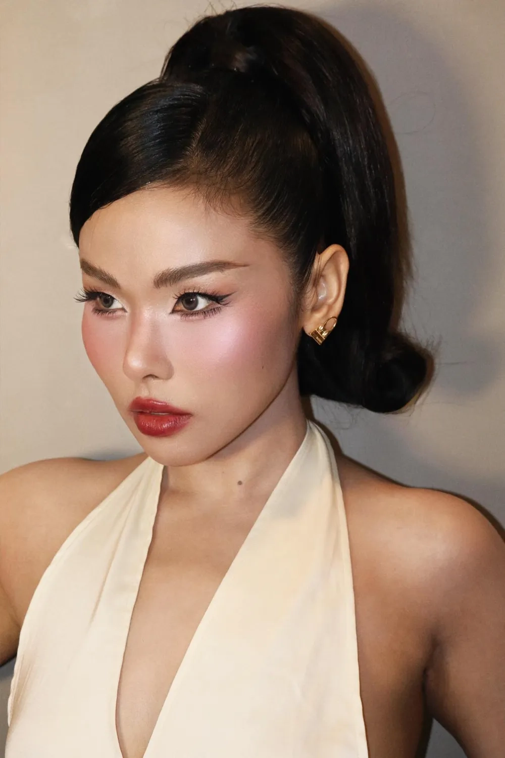 Fan phát cuồng với Trương Thảo Nhi đánh bắt cá xa bờ gây nghiện