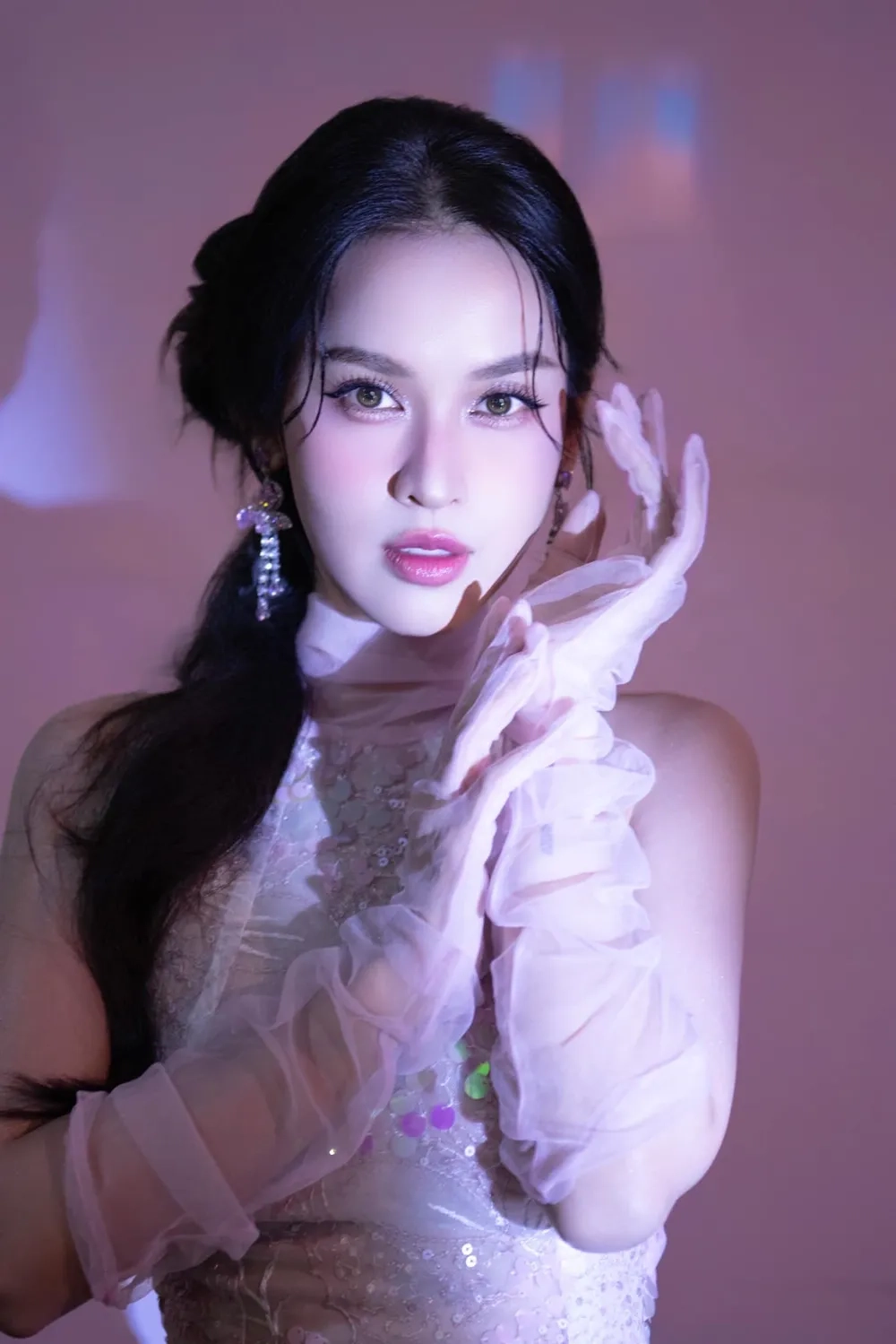 Vai diễn ấn tượng của Tú Vi Cổng Mặt Trời