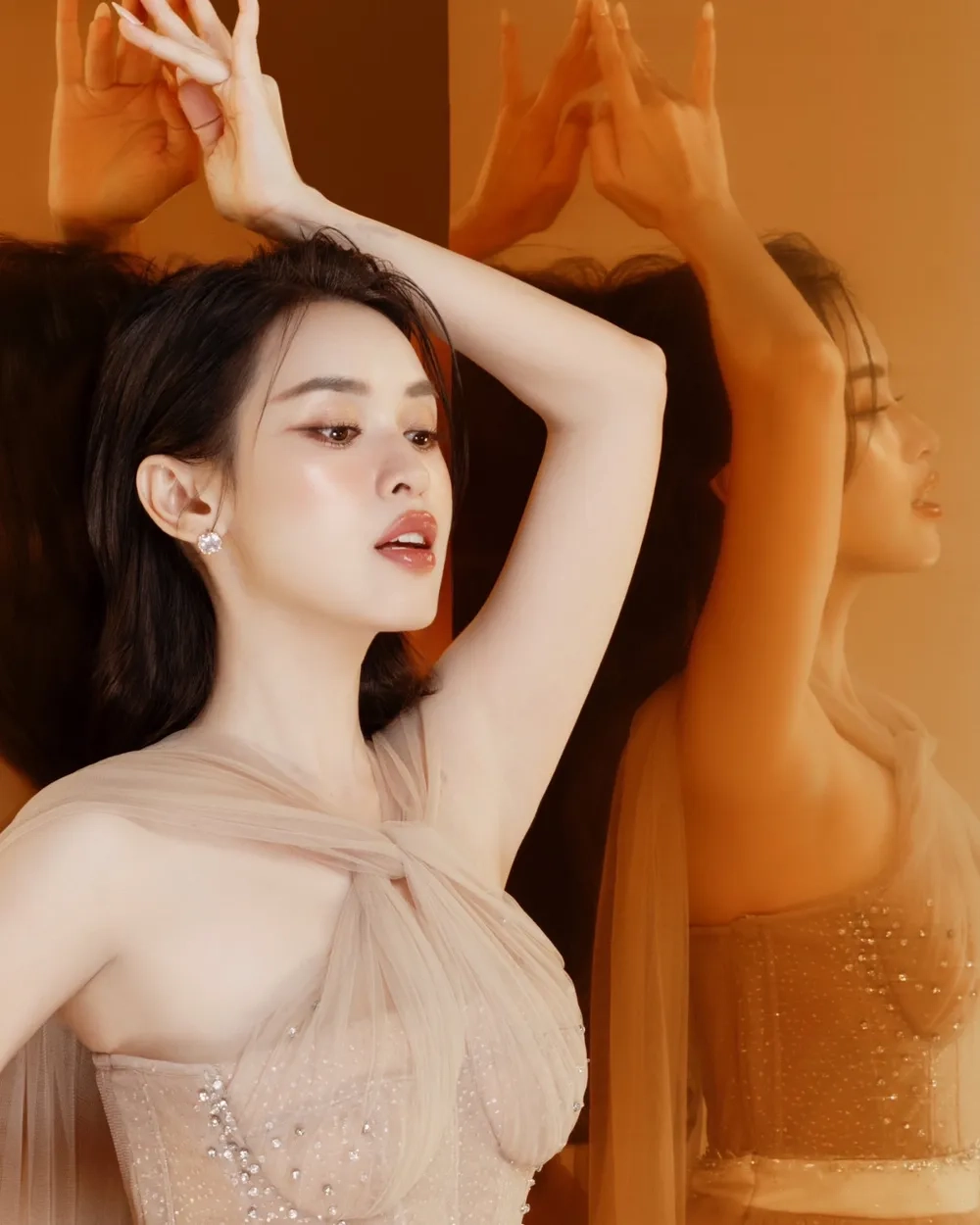 Không chỉ diễn giỏi mà còn là ca sĩ Tú Vi