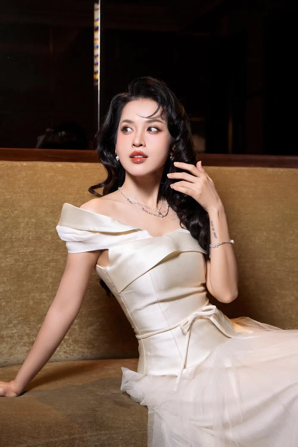 Nghe thử giọng ca của Tú Vi hát trong MV mới