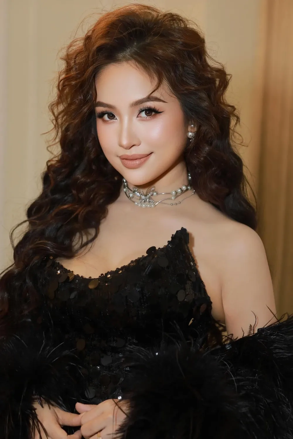 Thông tin cực hot về Vân Hugo