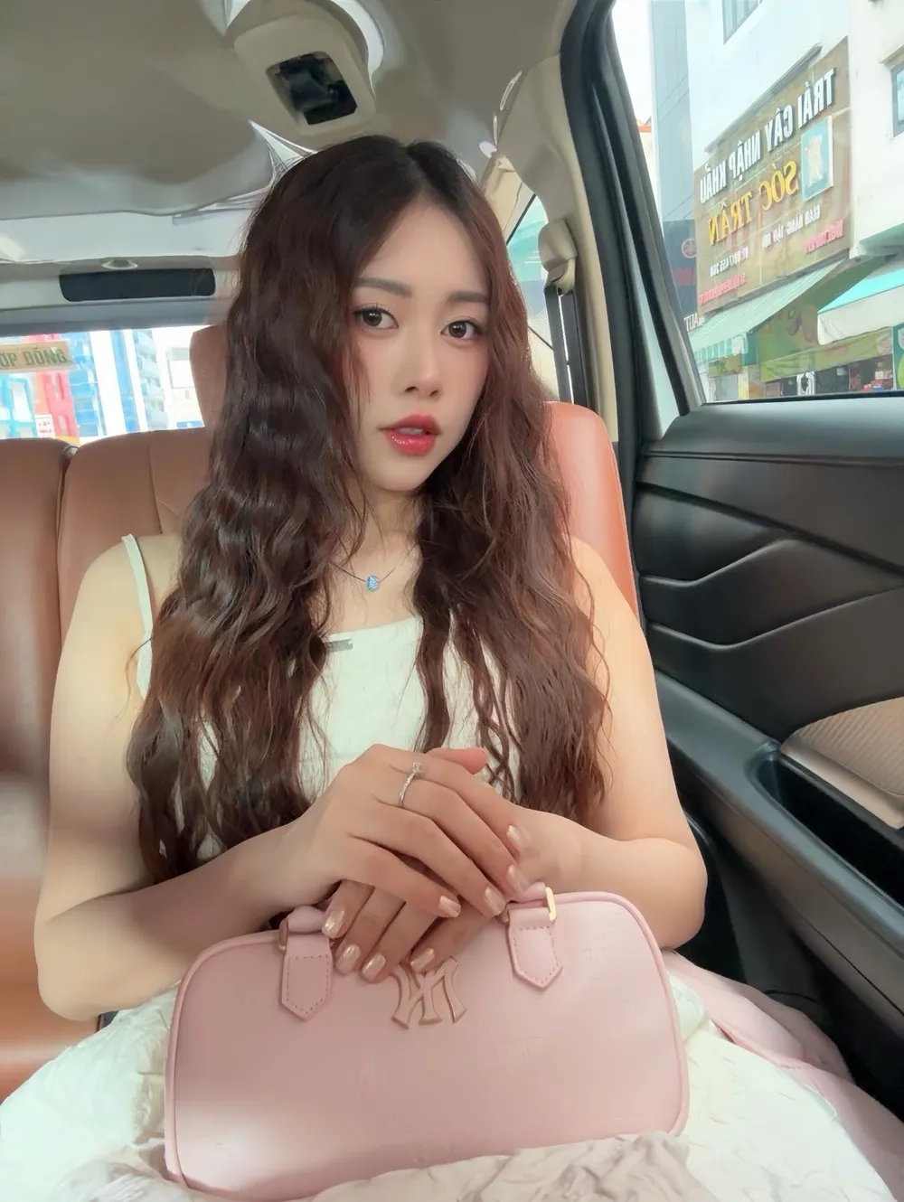 Hé lộ tuổi thật của Việt Phương Thoa sinh năm bao nhiêu