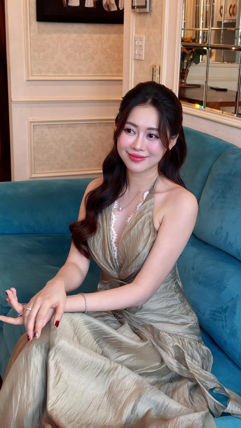 Những khoảnh khắc thân thương Việt Phương Thoa về quê