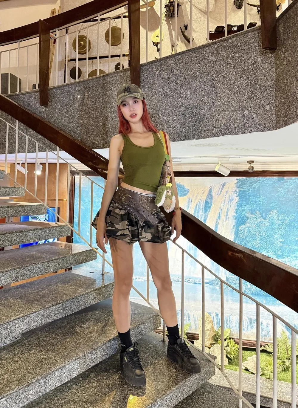 Đa tài trong vai trò Vũ Ngọc Anh ca sĩ