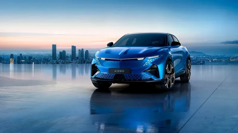 Alpine a390 so sánh đối thủ cho thấy ưu thế rõ rệt