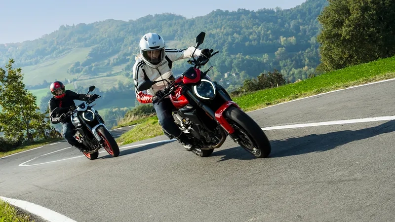 Đánh giá ducati monster+ 2026 bao nhiêu tiền cho biker