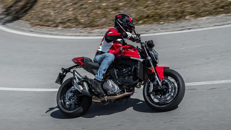Khám phá ducati monster+ 2026 động cơ mạnh mẽ và bền bỉ