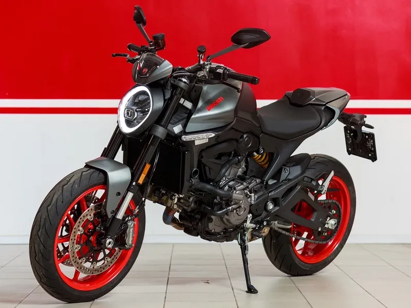 Khám phá ducati monster+ 2026 naked bike đầy phong cách và mạnh mẽ