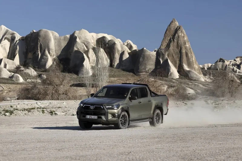 Toyota Hilux 2026 chinh phục địa hình với Toyota 4x4 Hilux
