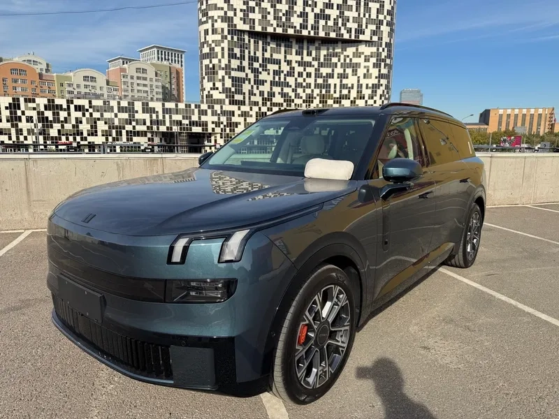 Trải nghiệm Lynk & Co 900 màn hình giải trí lớn