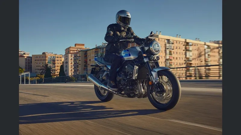 Xem video honda cb1000f 2026 trình diễn sức mạnh thực tế