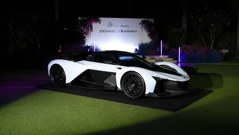 Zenvo Aurora so sánh Bugatti đầy kịch tính