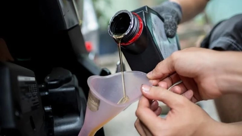 Kiểm tra hệ thống điện và vệ sinh phanh xe